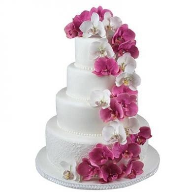 Торт свадебный с белыми и фиолетовыми цветами №145