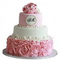Торт свадебный с бусами, цветами и инициалами №152
