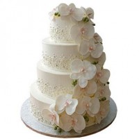 Торт на свадьбу с белыми цветами №150