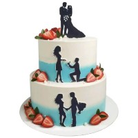 Торт свадебный с силуэтами молодоженов и клубникой №2631