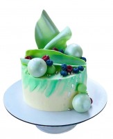 Торт бело-зеленый с ягодами и шариками №2396