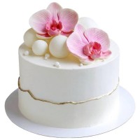 Торт белый с розовыми цветами и шариками №2717