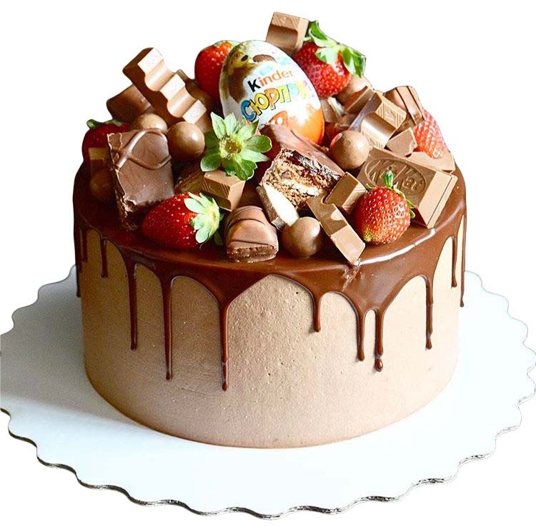 Торт с клубникой и сладостями №2459