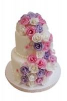 Свадебный торт двухъярусный с цветами №1093