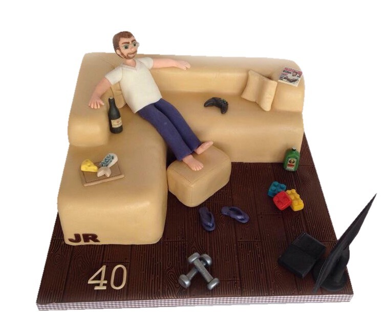 Торт с мужчиной на диване на день рождения №369