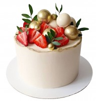 Торт без мастики с клубникой и шариками №1681